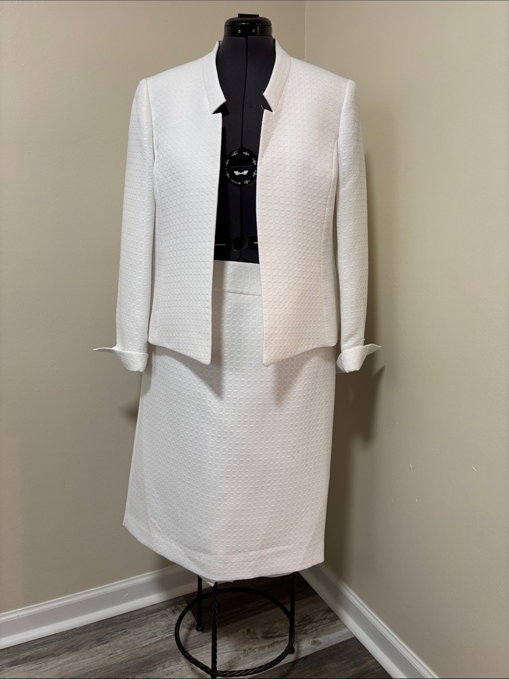 Black Label by EVAN-PICONE White Textured two piece suit with Open Front Jacket